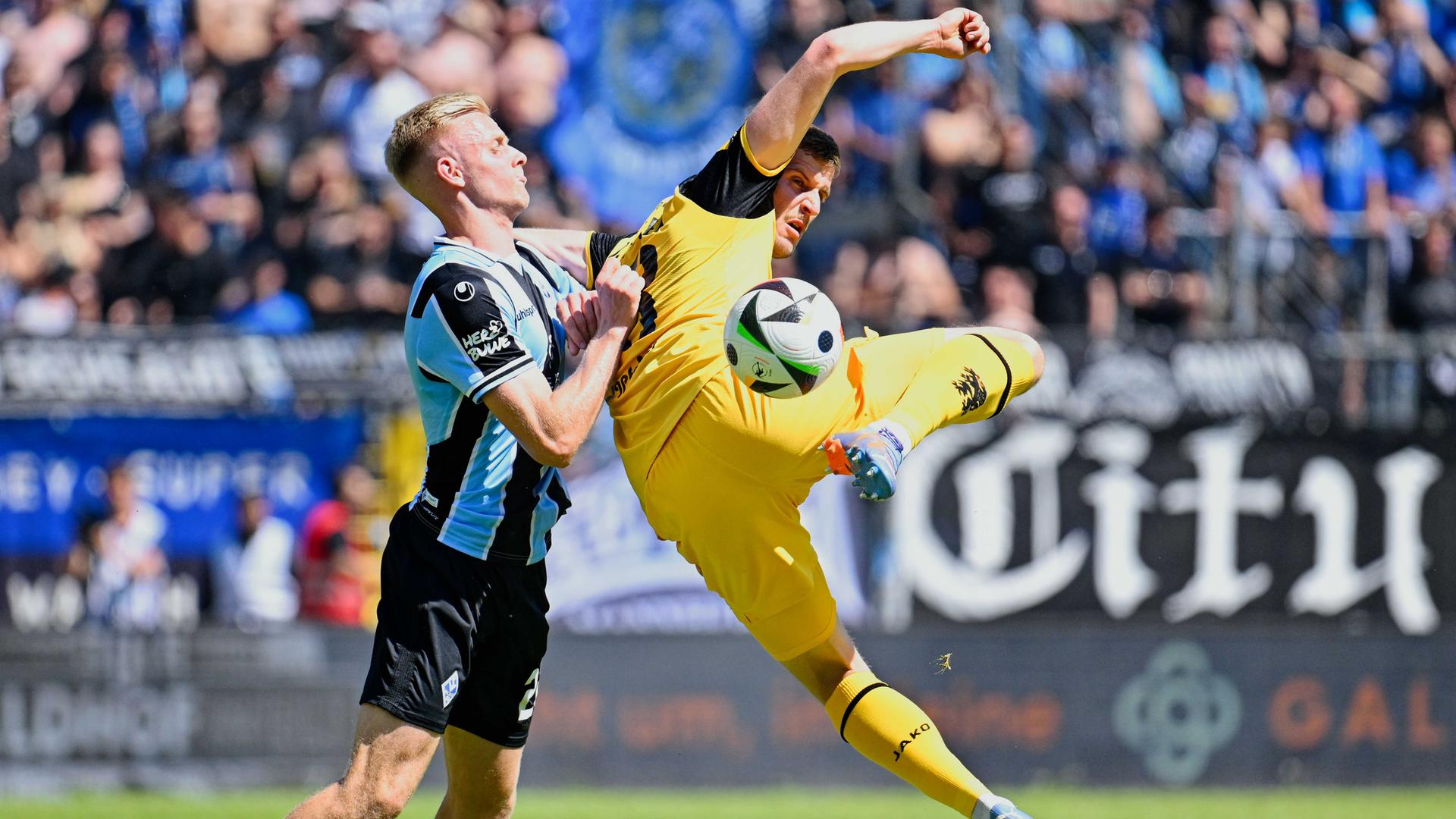 Fußball, 3. Liga: Waldhof Mannheim gegen Dynamo Dresden.