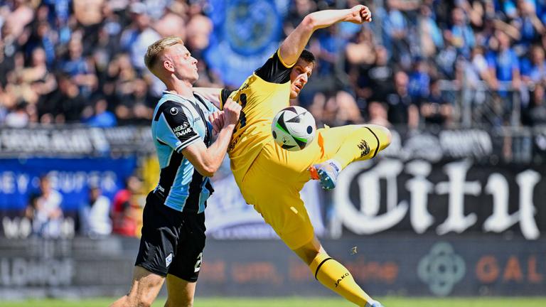 Fußball, 3. Liga: Waldhof Mannheim gegen Dynamo Dresden.