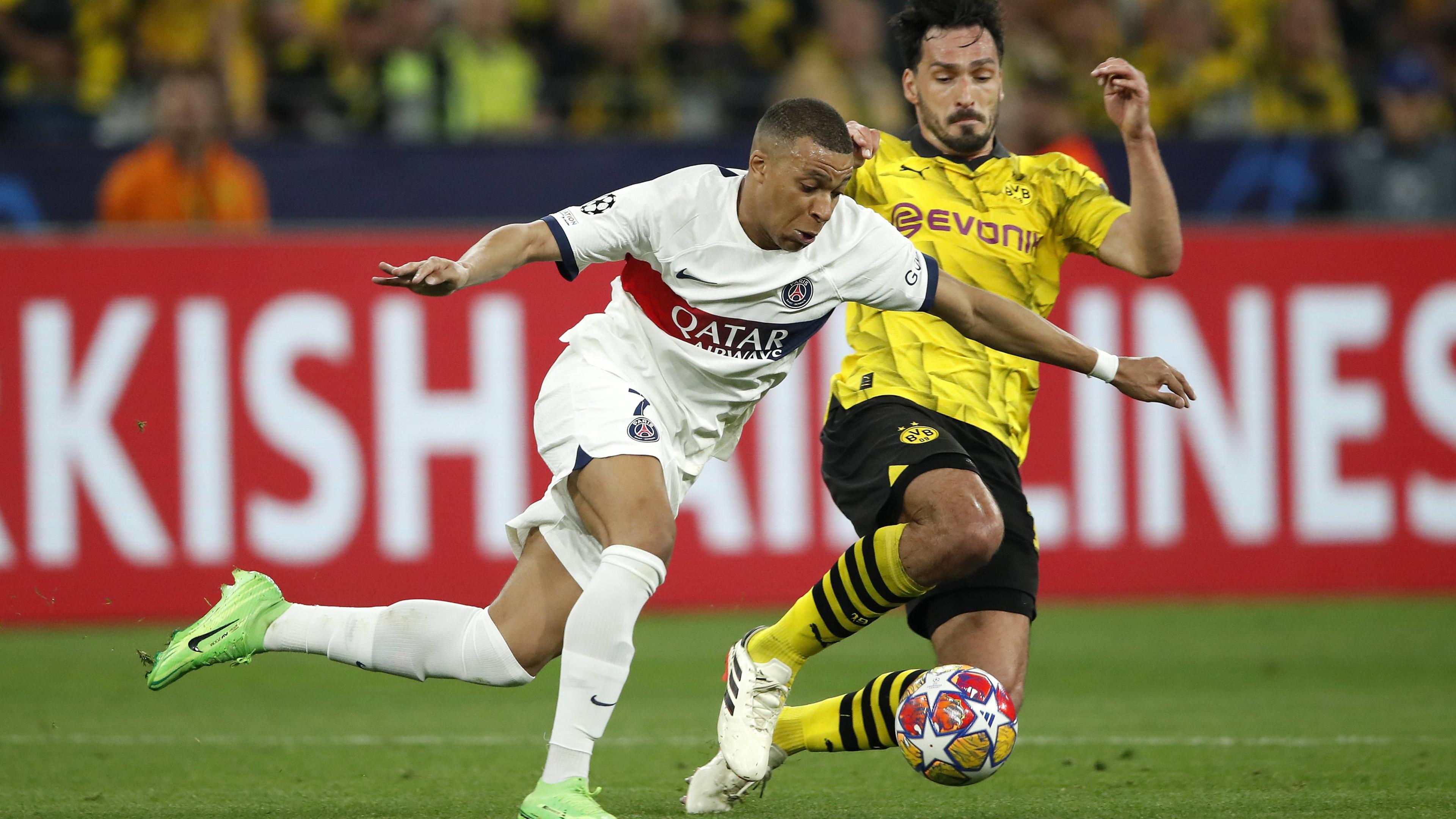 Fußball: Mbappe und Hummels.