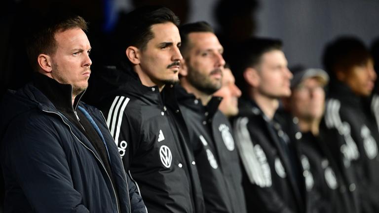 Fußball, v.l. Bundestrainer Julian Nagelsmann (Deutschland), Co-Trainer Benjamin Hübner, Mads Buttgereit (Spezialtrainer für Standardsituationen)