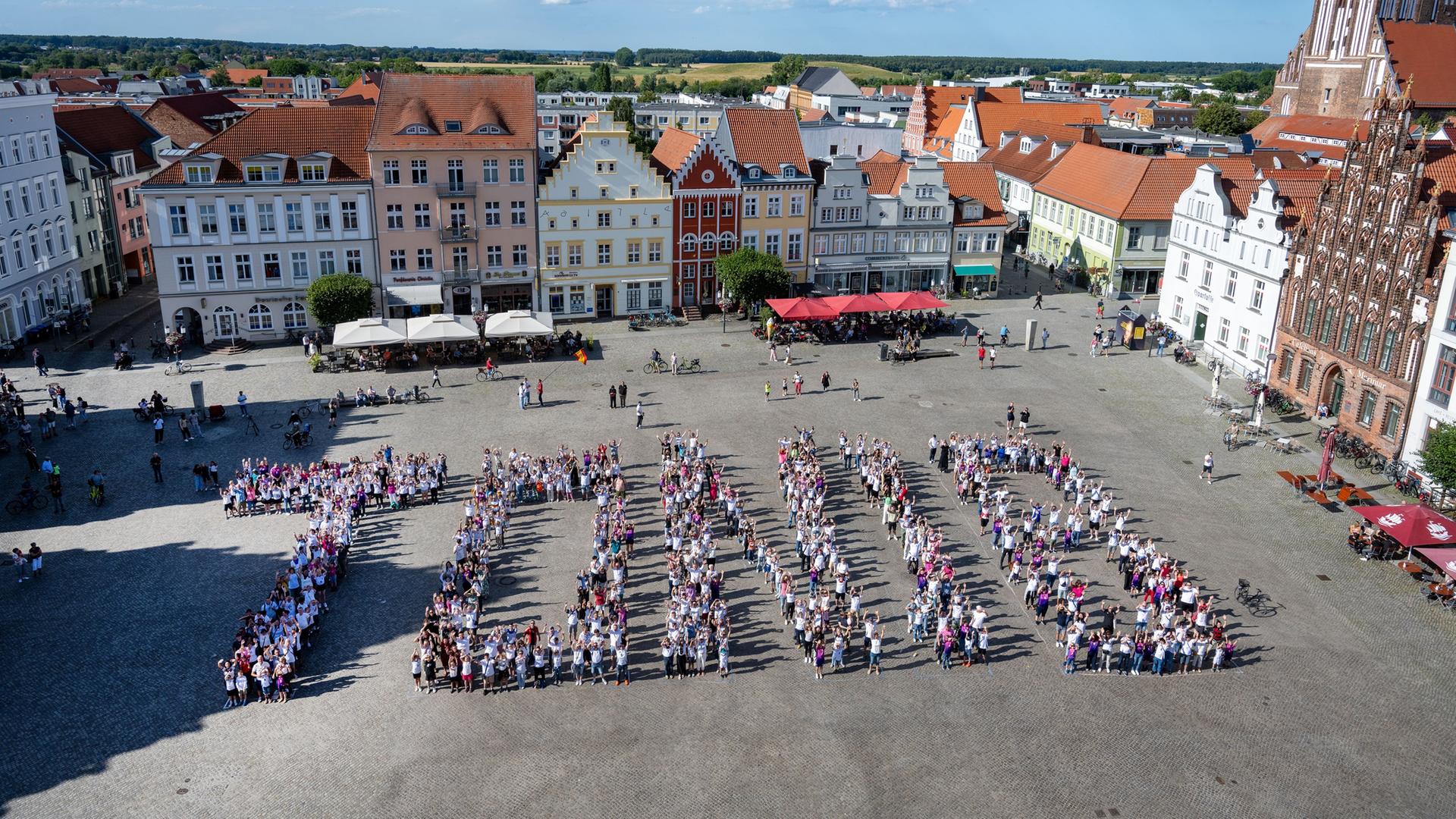 Mecklenburg-Vorpommern, Greifswald: Toni Kroos' Geburtsstadt Greifswald hat den Fußball-Nationalspieler nach dessen Karriereende mit einer besonderen Aktion ehrt.
