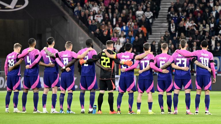 Deutsche Fußball Nationalmannschaft auf dem Spielfeld imd Länderspiel Deutschland - Niederlande