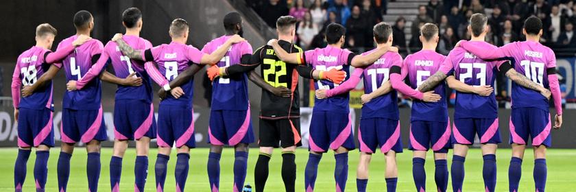 Deutsche Fußball Nationalmannschaft auf dem Spielfeld imd Länderspiel Deutschland - Niederlande