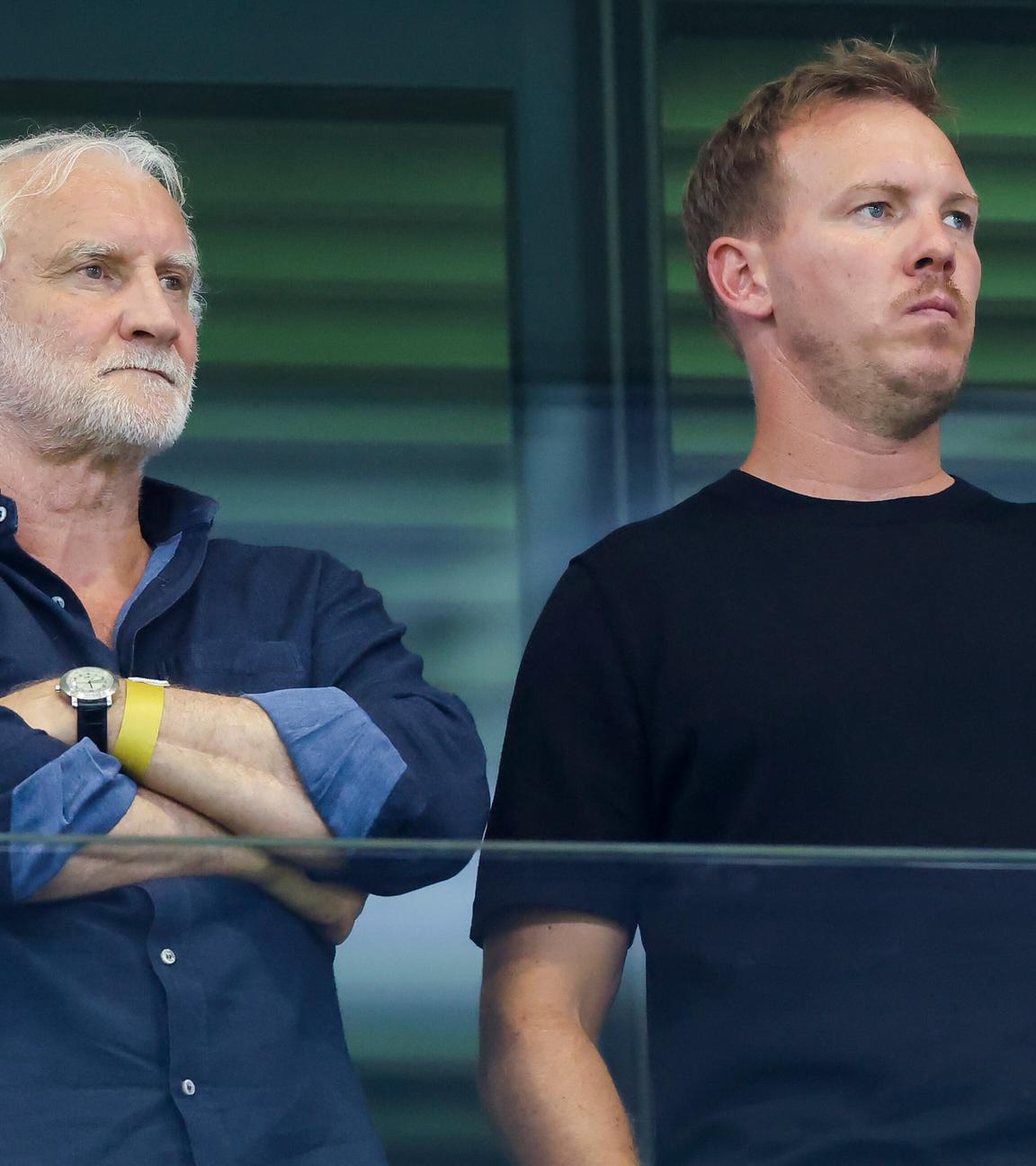 Fußball, Nationalmannschaft: Direktor Rudi Völler und Bundestrainer Julian Nagelsmann schauen enttaeuscht.