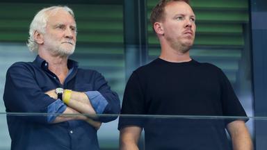 Fußball, Nationalmannschaft: Direktor Rudi Völler und Bundestrainer Julian Nagelsmann schauen enttaeuscht.