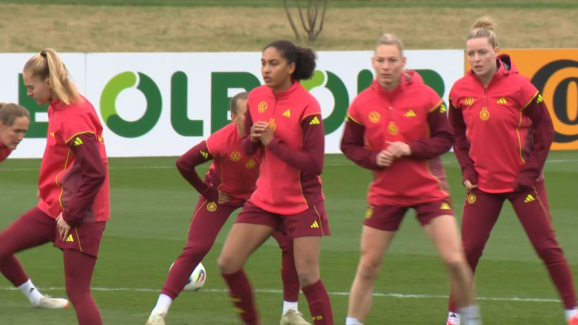 DFB-Frauen vor Schottland