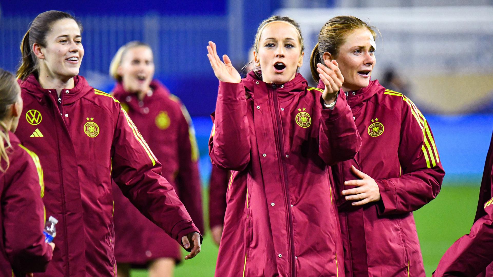 Freude der deutschen Frauenmannschaft nach ihrem Nations-League-Halbfinalsieg gegen Frankreich