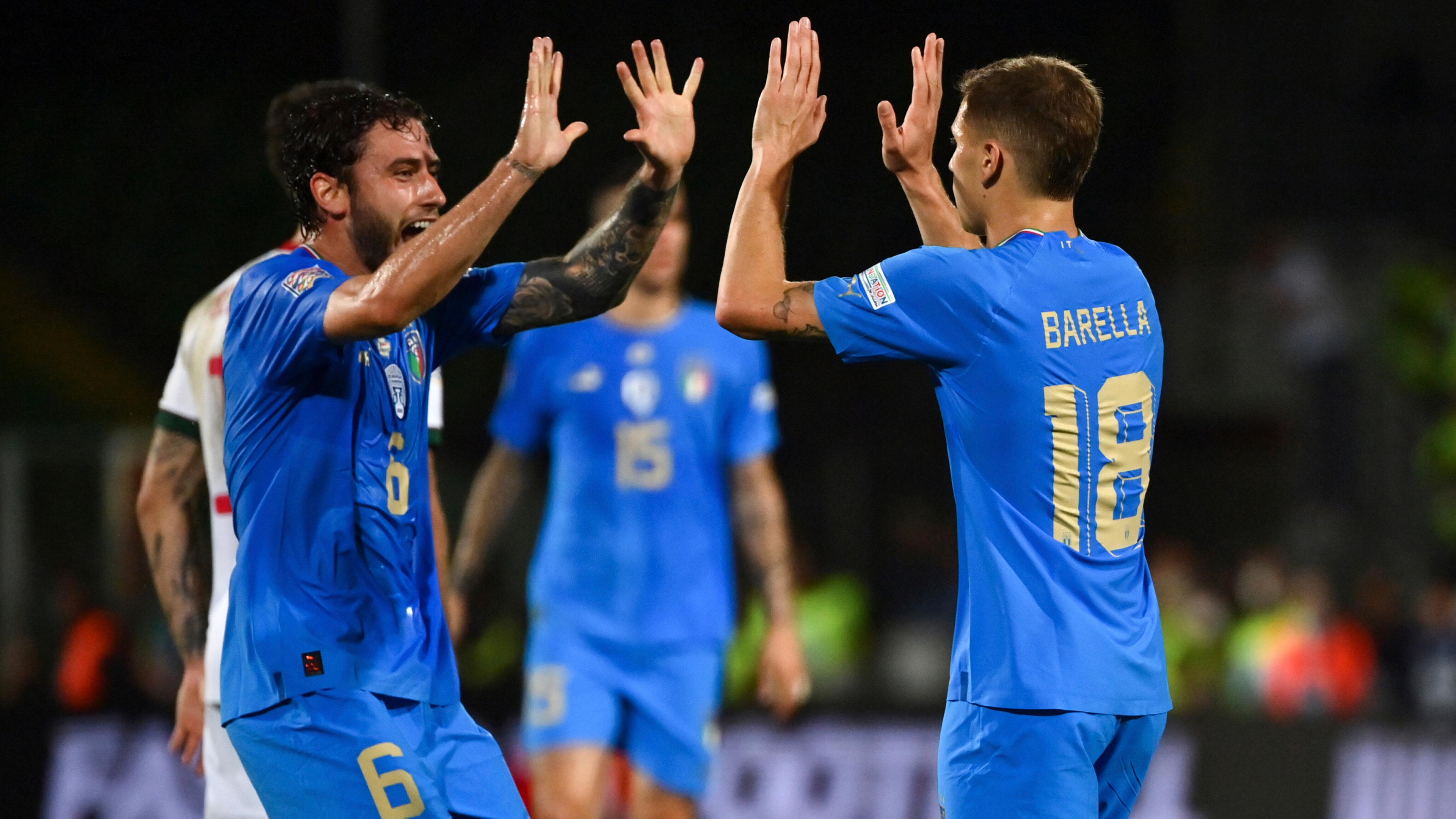 Nicolo Barella jubelt mit Davide Calabria