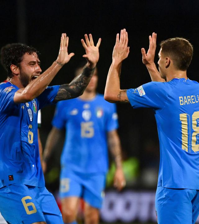 Nicolo Barella jubelt mit Davide Calabria