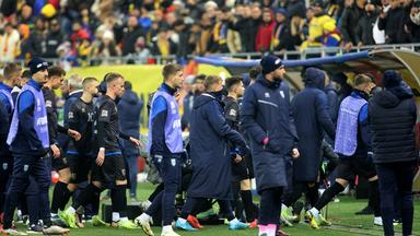 Fußball, Nations League, Rumänien - Kosovo: Kosovos Spieler verlassen das Spielfeld