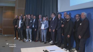 Unterzeichnung der "Stadionallianzen" in Nordrhein-Westfalen.