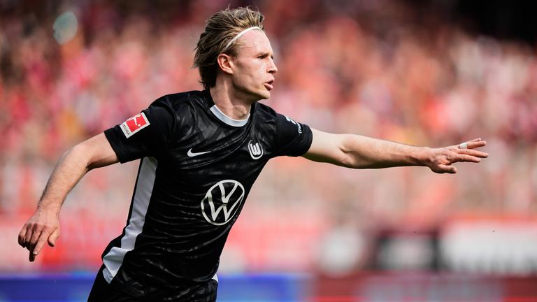 Patrick Wimmer feiert das Tor zum 1:0 des VfL Wolfsburg gegen Union Berlin.