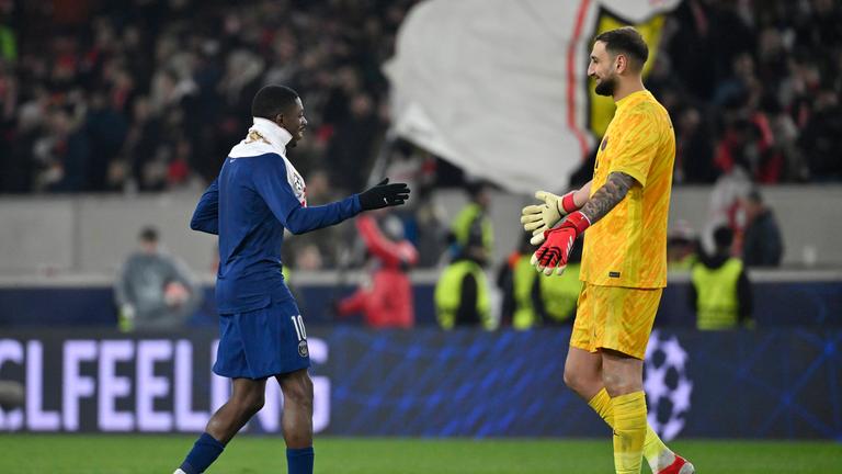 Torwart Gianuigi Donnarumma (R) und Ousmane Dembele von FC Paris Saint-Germain PSG