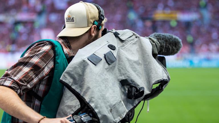 TV-Kameramann beim Fußballspiel