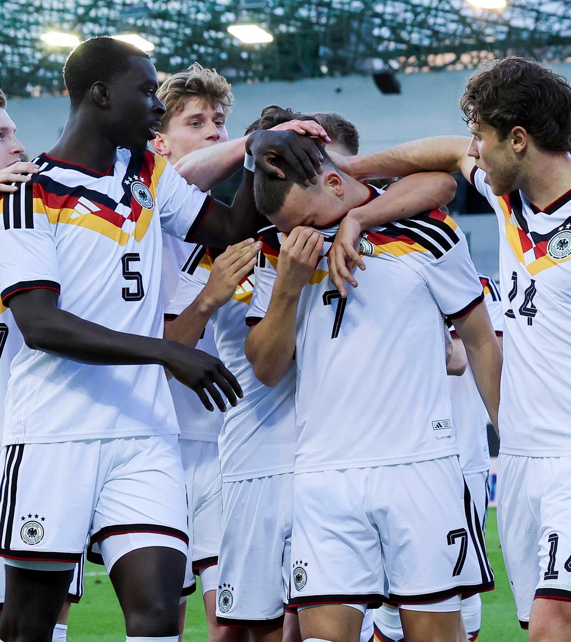 Fußball, U21, Qualifikation, Deutschland - Griechenland: Said El Mala bejubelt seinen Treffer mit den Teamkollegen