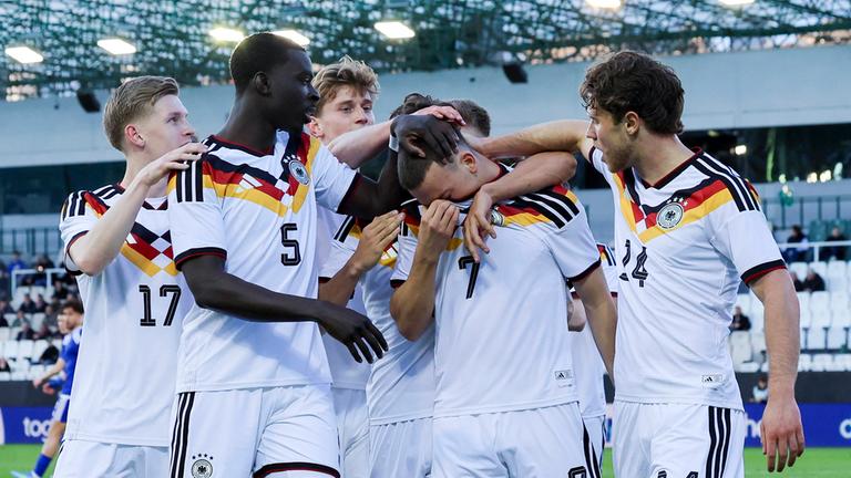 Fußball, U21, Qualifikation, Deutschland - Griechenland: Said El Mala bejubelt seinen Treffer mit den Teamkollegen