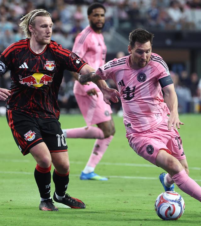 Fußball in den USA: Messi und Forsberg.
