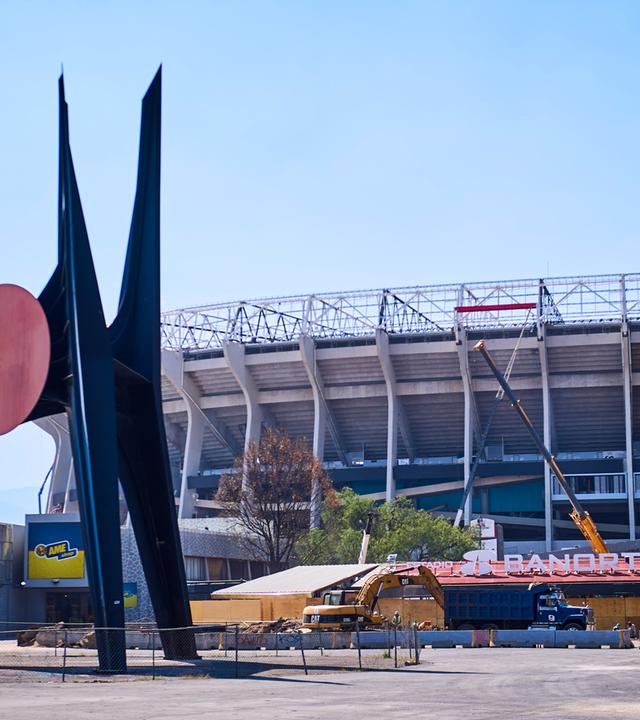 Von außen das Aztekenstadion in Mexiko-Stadt, wo das Eröffnungsspiel zwischen Mexiko und Südafrika
