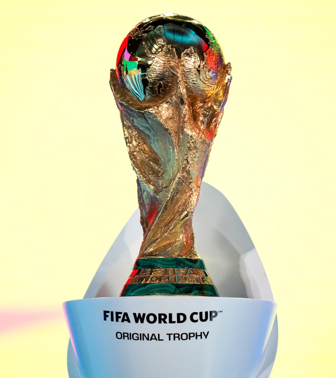 Die FIFA World Cup Trophy wird während der Auslosung der Playoffs für die FIFA Fussball-Weltmeisterschaft 2026 im Home of FIFA präsentiert.