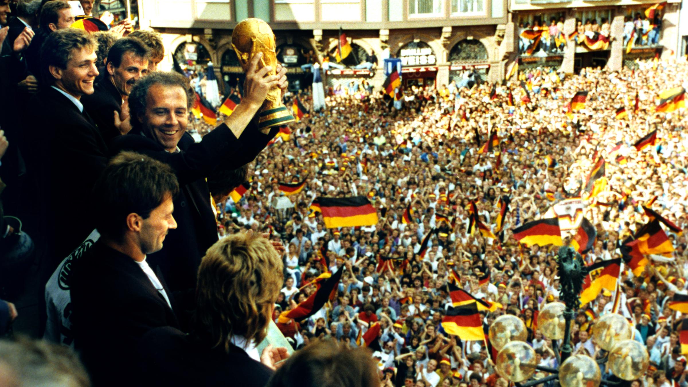 Empfang der Deutschen Nationalmannschaft in Frankfurt nach dem Gewinn der Fußball-WM '90
