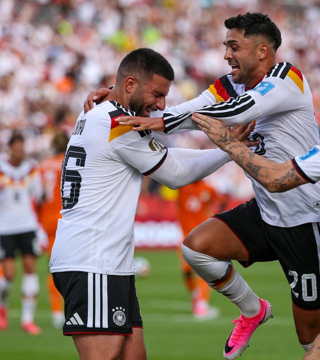 Deniz Undav (l-r, Deutschland), Nadiem Amiri (Deutschland), Felix Nmecha (Deutschland), David Raum (Deutschland) und Leroy Sané (Deutschland) jubeln