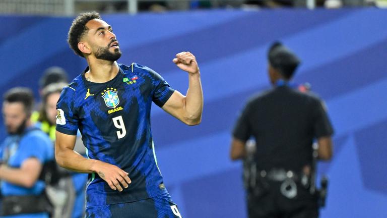 Matheus Cunha bejubelt seinen Treffer zum 1:0