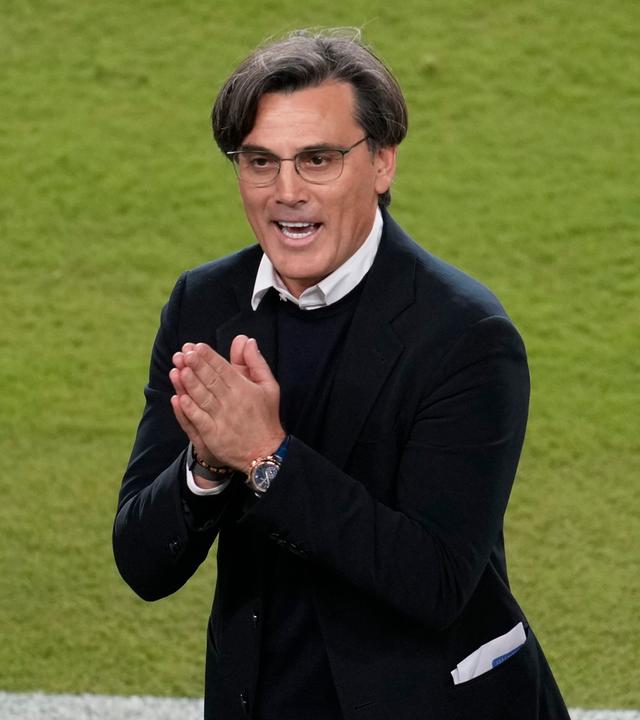 Der türkische Nationaltrainer Vincenzo Montella gestikuliert im WM-Spiel gegen Paraguay,