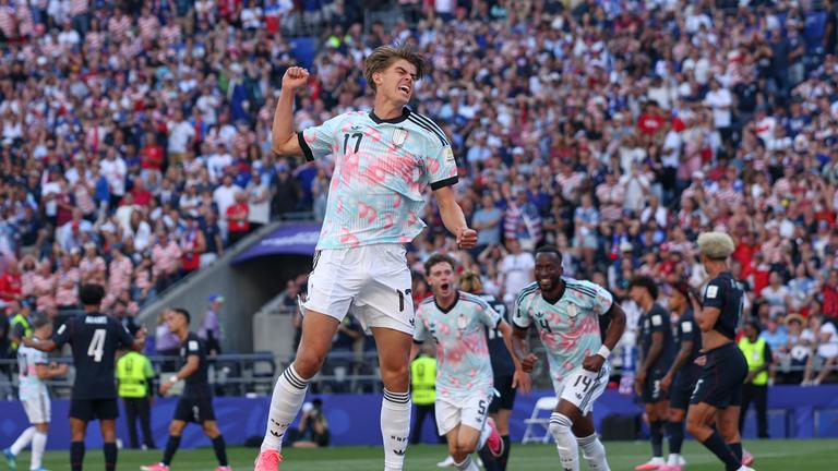 Der Belgier Charles De Ketelaere (17) jubelt, nachdem er im WM-Achtelfinalspiel zwischen den USA und Belgien am  6. 7. 2026, in Seattle den Führungstreffer für seine Mannschaft erzielt hat. 