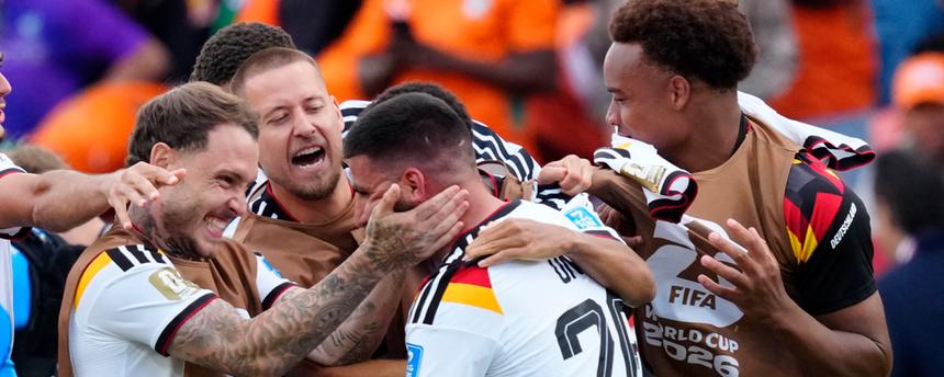 Die deutschen Spieler feiern mit Deniz Undav (26) dessen zweites Tor im WM-Gruppenspiel der Gruppe E gegen die Elfenbeinküste am 20. Juni 2026 in Toronto.