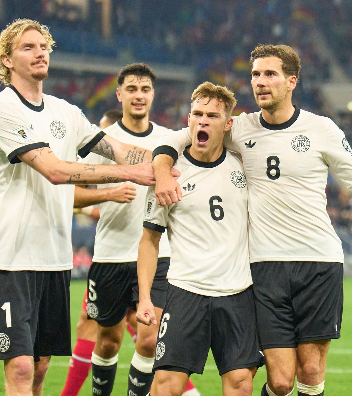 Joshua Kimmich jubelt nach seinem Tor zum 2:0 mit seiner Mannschaft.