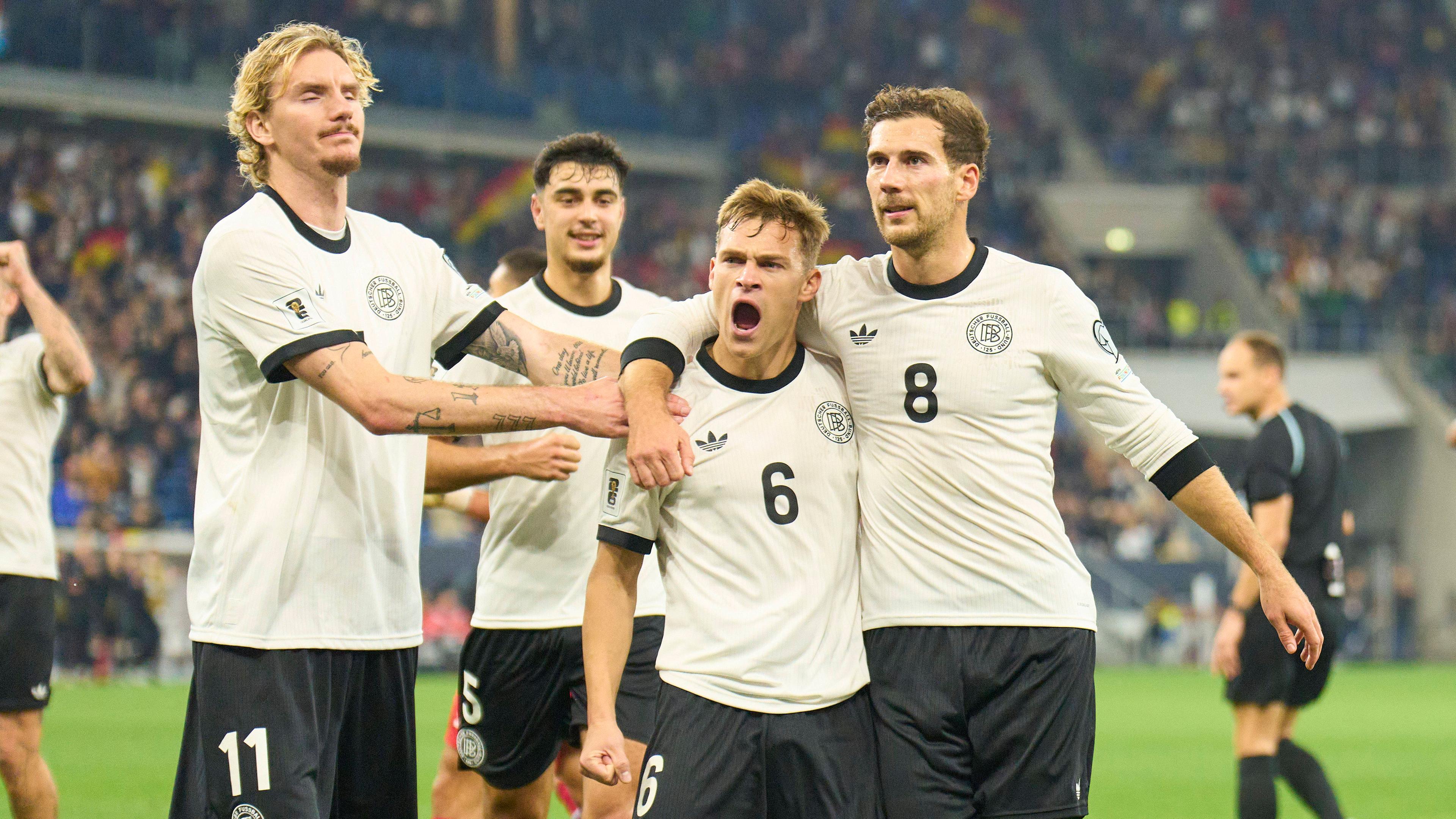 Joshua Kimmich jubelt nach seinem Tor zum 2:0 mit seiner Mannschaft.