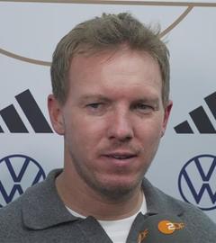 Bundestrainer Julian Nagelsmann wird nach dem Sieg gegen Nordirland interviewt.