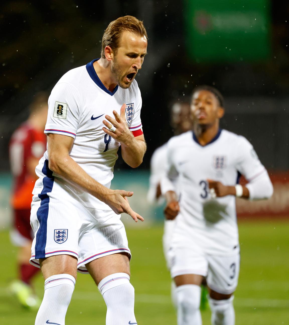 Englands Harry Kane jubelt nach seinem Treffer gegen Lettland.