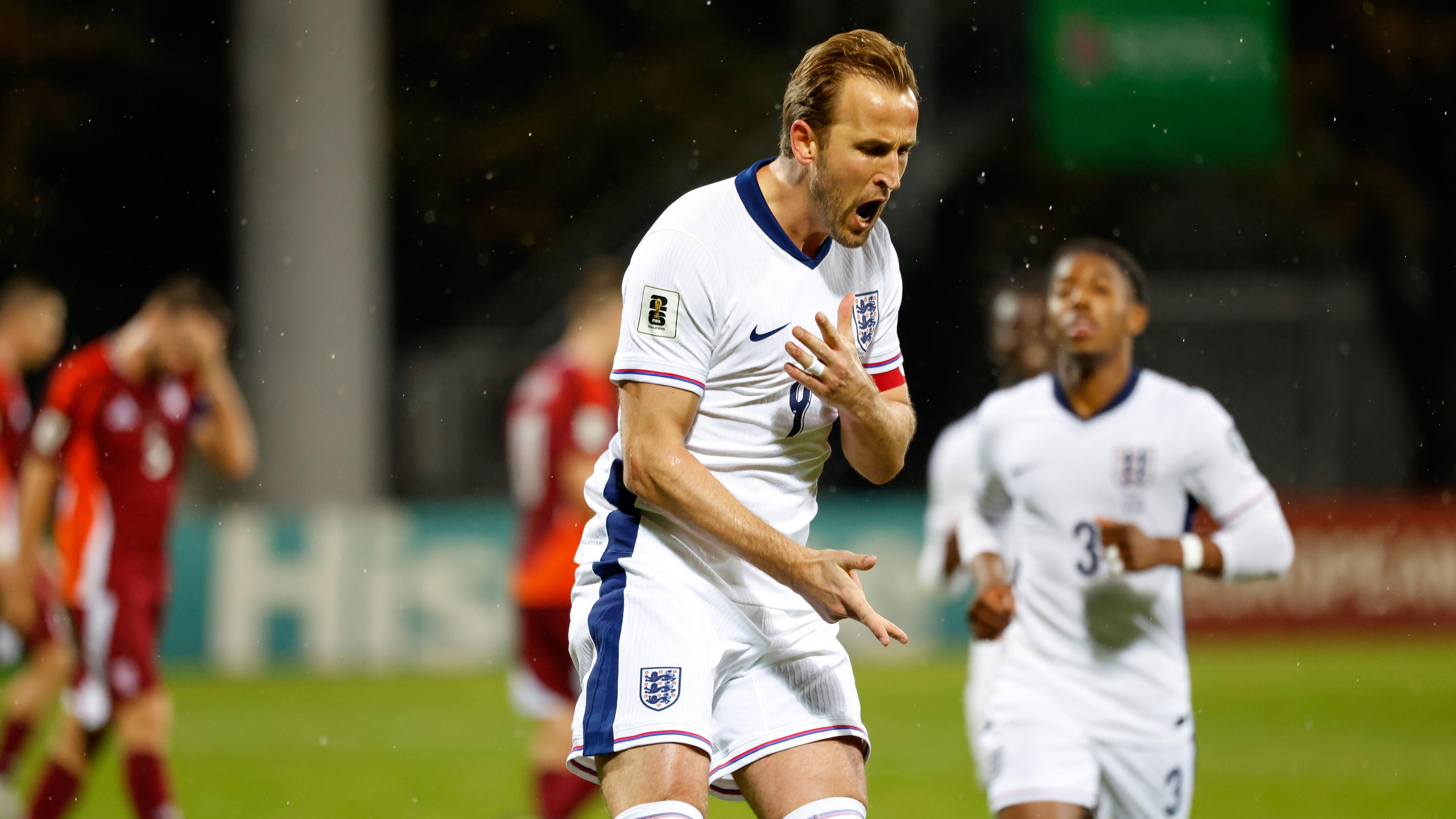 Englands Harry Kane jubelt nach seinem Treffer gegen Lettland.