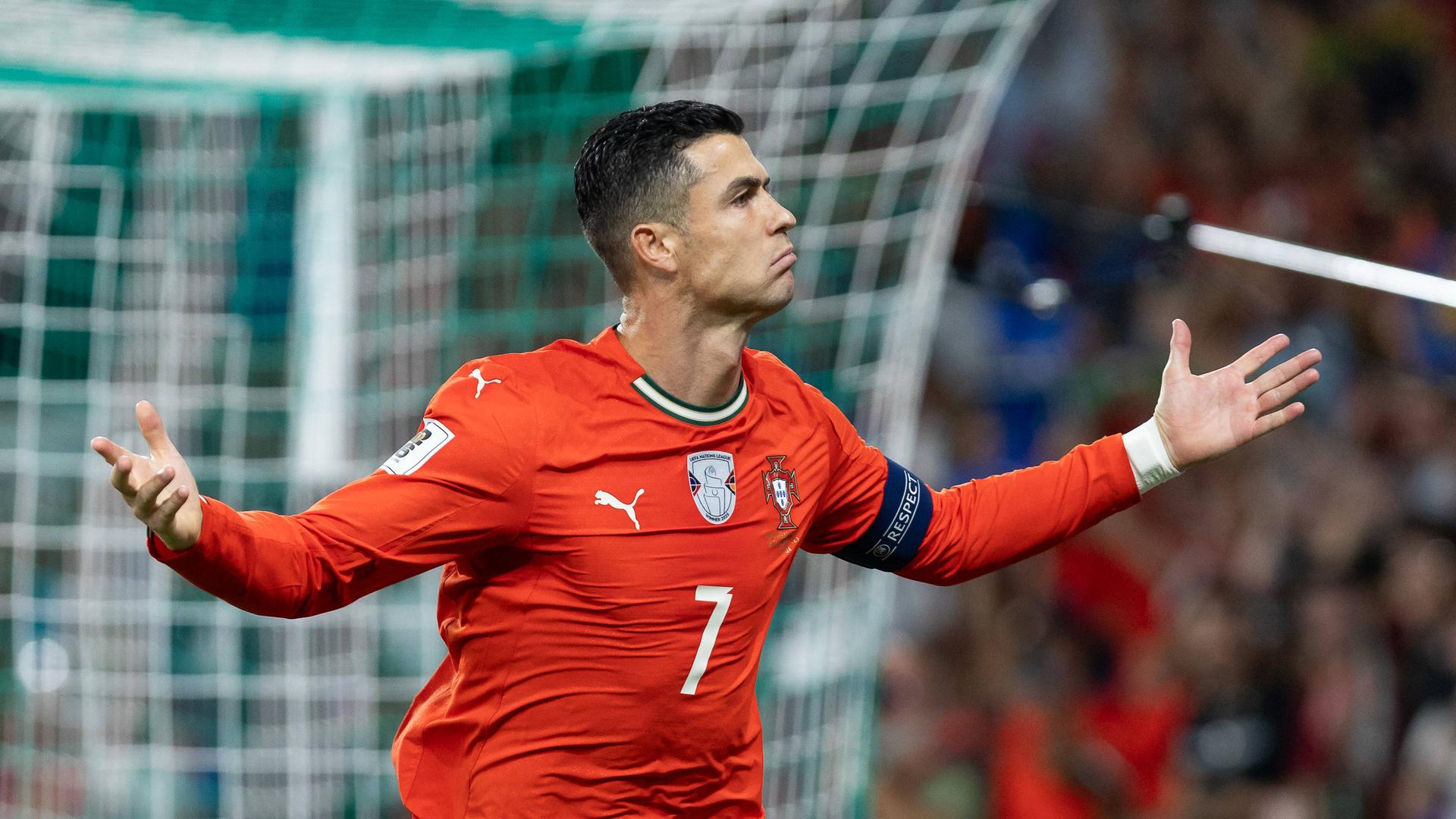 Portugals Cristiano Ronaldo jubelt nach seinem Treffer gegen Ungarn.