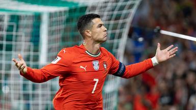 Portugals Cristiano Ronaldo jubelt nach seinem Treffer gegen Ungarn.