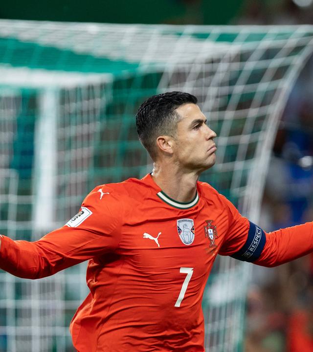 Portugals Cristiano Ronaldo jubelt nach seinem Treffer gegen Ungarn.
