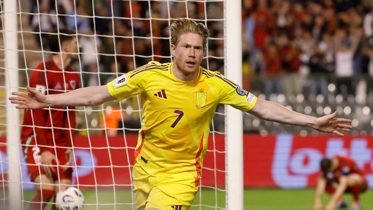 Fußball: WM-Qualifikation Europa, Belgien - Wales: Belgiens Kevin De Bruyne jubelt nach dem vierten Tor seiner Mannschaft.