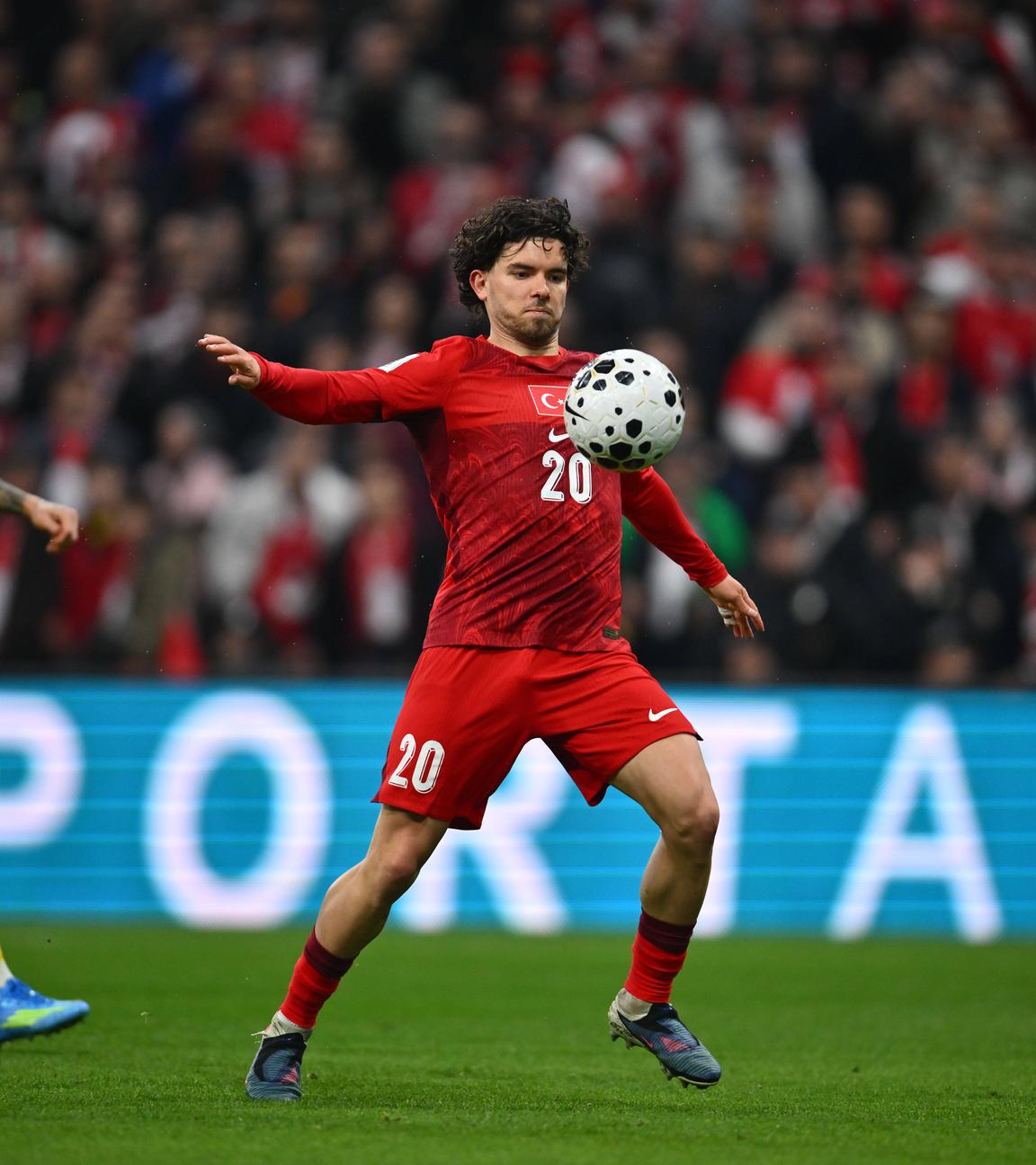 Ferdi Kadioglu erzielt das 1:0 für die Türkei gegen Rumänien am 26. März 2026.