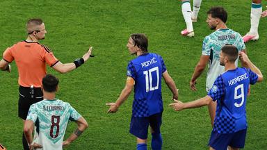 Schiedsrichter Espen Eskas im Spiel von Portugal gegen Kroatien.