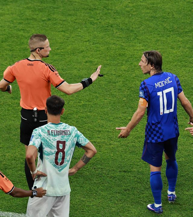 Schiedsrichter Espen Eskas im Spiel von Portugal gegen Kroatien.