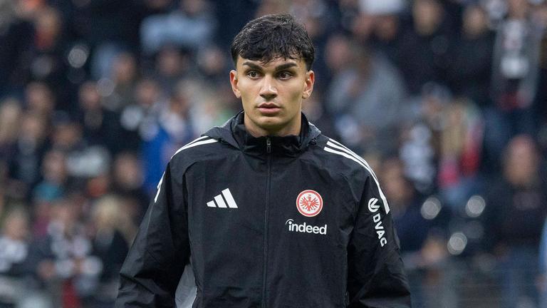 Fußballer Can Uzun von Eintracht Frankfurt am 04.10.2025 gegen FC Bayern München in Frankfurt.