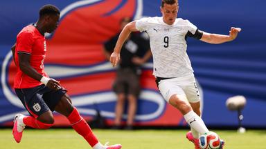 Fußballer Chris Wood (rechts) aus Neuseeland, im internationalen Fußball-Freundschaftsspiel zwischen England und Neuseeland, im Raymond James Stadium, Tampa, Florida, USA, am 06.06.2026.