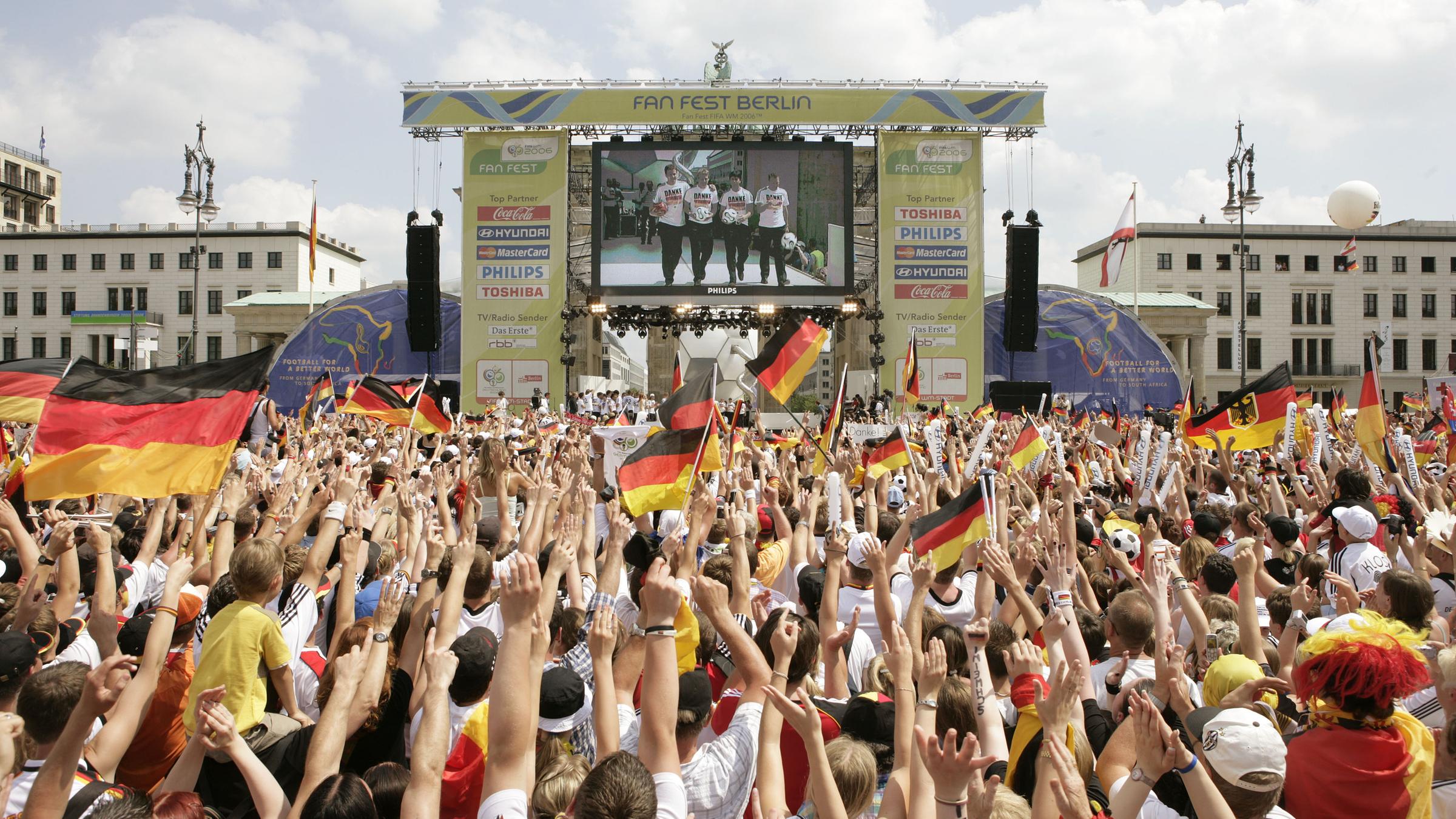 Fussballnationalmannschaft am Brandenburger Tor 2006