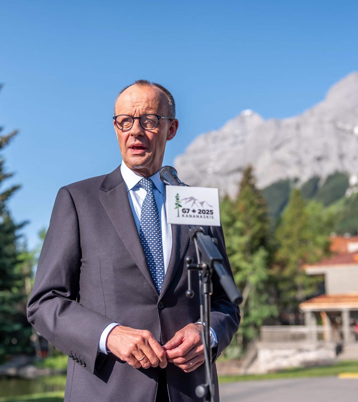 Bundeskanzler Friedrich Merz gibt während des G7-Treffens in Kananaskis, Alberta, Kanada, eine Erklärung ab