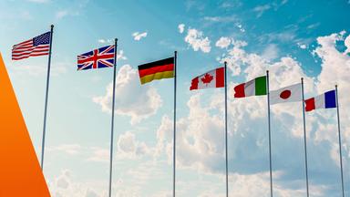 Flaggen der 7 Staaten: Kanada, Deutschland, Italien, Frankreich, Japan, USA und Vereinigtes Köngreich 