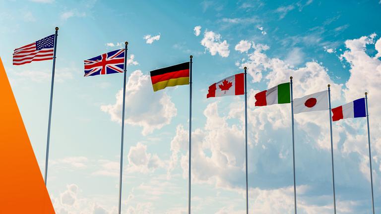 Flaggen der 7 Staaten: Kanada, Deutschland, Italien, Frankreich, Japan, USA und Vereinigtes Köngreich 