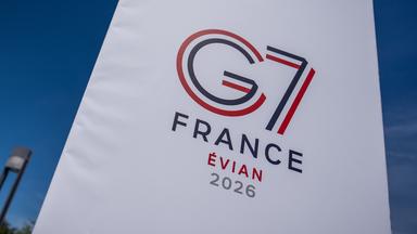 14.06.2026, Frankreich, Evian: Das G7 Logo vor Beginn des G7-Gipfel in Evian.