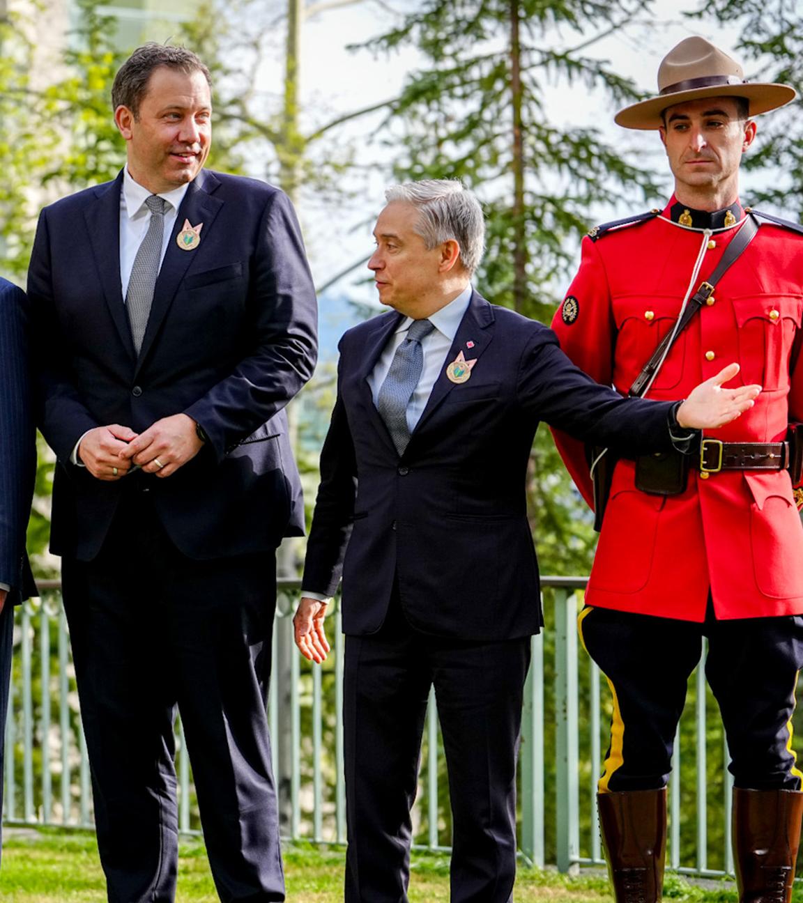  Tiff Macklem (l-r), Chef der Bank of Canada, Joachim Nagel, Präsident derBundesbank, Lars Klingbeil (SPD), Bundesminister der Finanzen, Vizekanzler und SPD-Bundesvorsitzender, und François-Philippe Champagne, Finanzminister von Kanada, stehen beim Treffen der G7-Finanzminister und Notenbankgouverneure für ein Familienfoto zusammen.