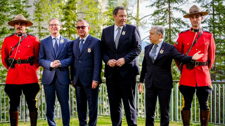  Tiff Macklem (l-r), Chef der Bank of Canada, Joachim Nagel, Präsident derBundesbank, Lars Klingbeil (SPD), Bundesminister der Finanzen, Vizekanzler und SPD-Bundesvorsitzender, und François-Philippe Champagne, Finanzminister von Kanada, stehen beim Treffen der G7-Finanzminister und Notenbankgouverneure für ein Familienfoto zusammen.